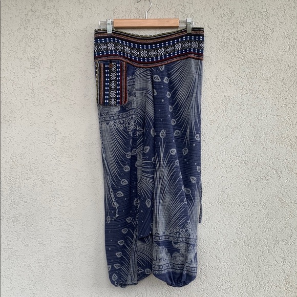 Thai drop crotch harem pants blue and white with elephants & feathers. Pocket - Picture 1 of 6